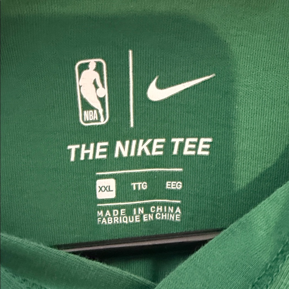 Nike Men's Celtics Green Hoodie - Picture 5 of 7